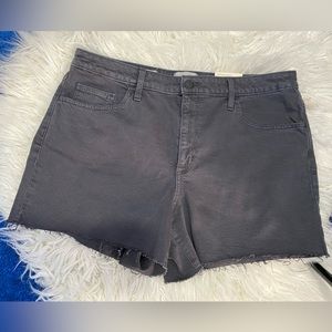 Woman’s high rise vintage midi Jean Shorts 14